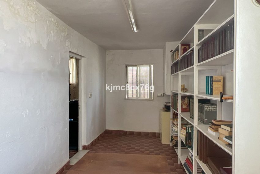 R5015485-Villa-For-Sale-Marbella-Detached-5-Beds-330-Built-17