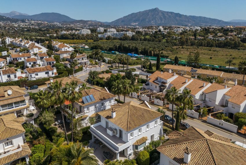 R5017018-Villa-For-Sale-Estepona-Detached-4-Beds-250-Built-1