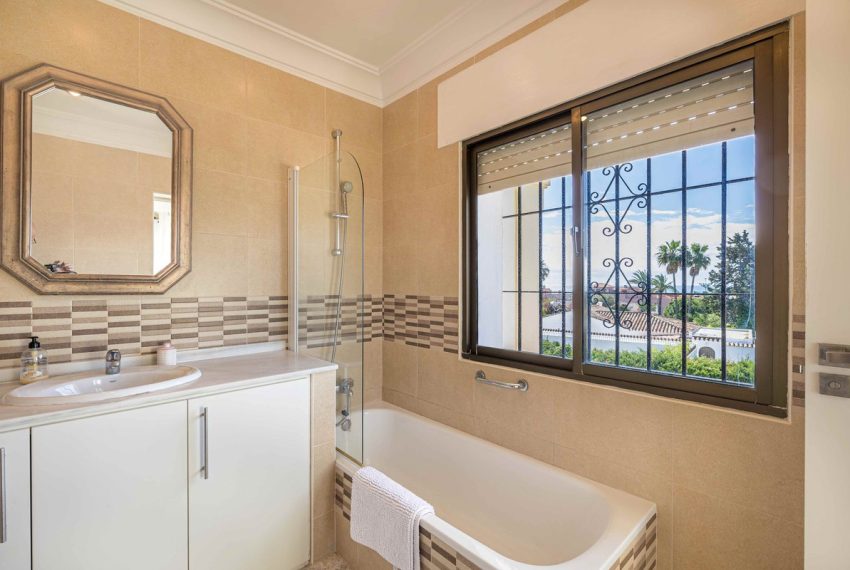 R5017291-Villa-For-Sale-Estepona-Detached-5-Beds-334-Built-15