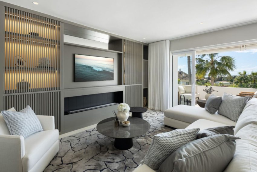 R5017624-Apartment-For-Sale-The-Golden-Mile-Duplex-3-Beds-157-Built-2