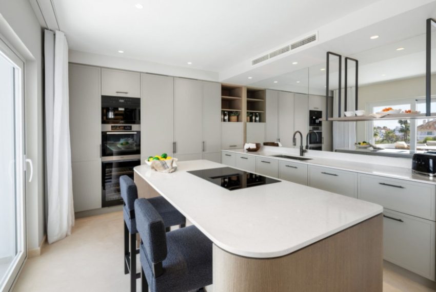 R5017624-Apartment-For-Sale-The-Golden-Mile-Duplex-3-Beds-157-Built-4