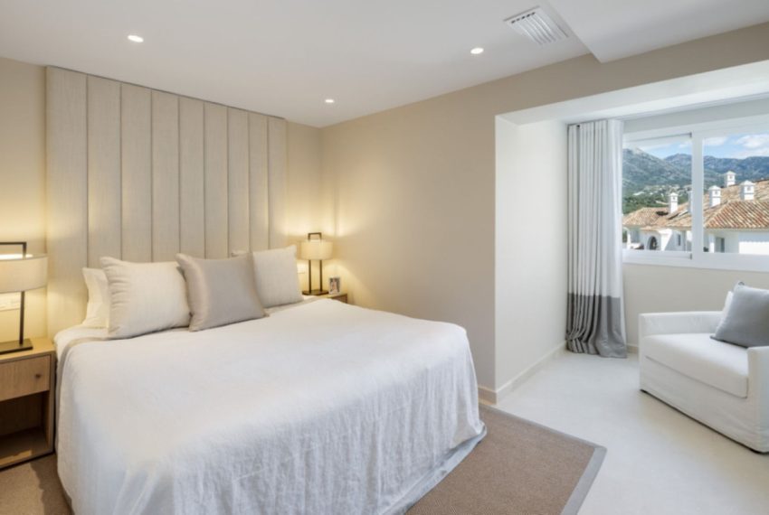 R5017624-Apartment-For-Sale-The-Golden-Mile-Duplex-3-Beds-157-Built-7