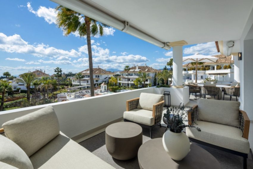 R5017624-Apartment-For-Sale-The-Golden-Mile-Duplex-3-Beds-157-Built