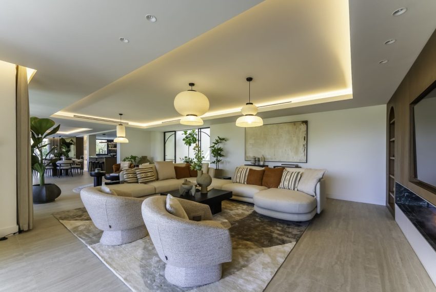 R5017807-Villa-For-Sale-El-Rosario-Detached-6-Beds-609-Built-3
