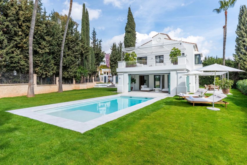 R5018101-Villa-For-Sale-Nueva-Andalucia-Detached-4-Beds-330-Built-1