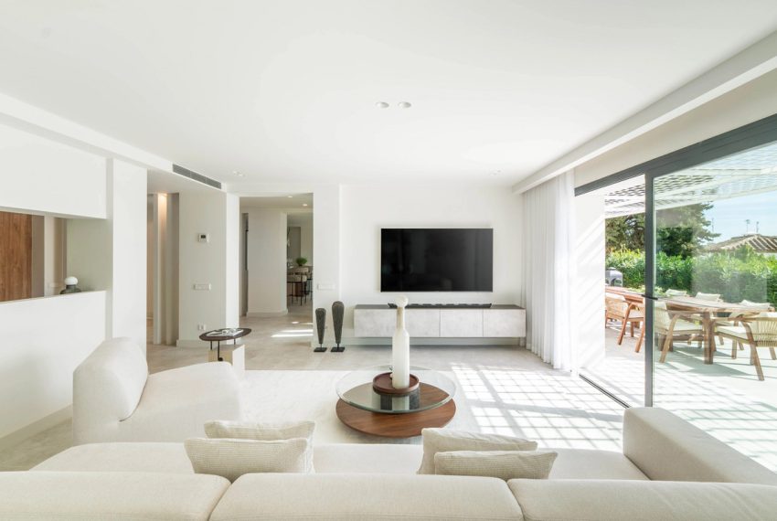 R5018101-Villa-For-Sale-Nueva-Andalucia-Detached-4-Beds-330-Built-11