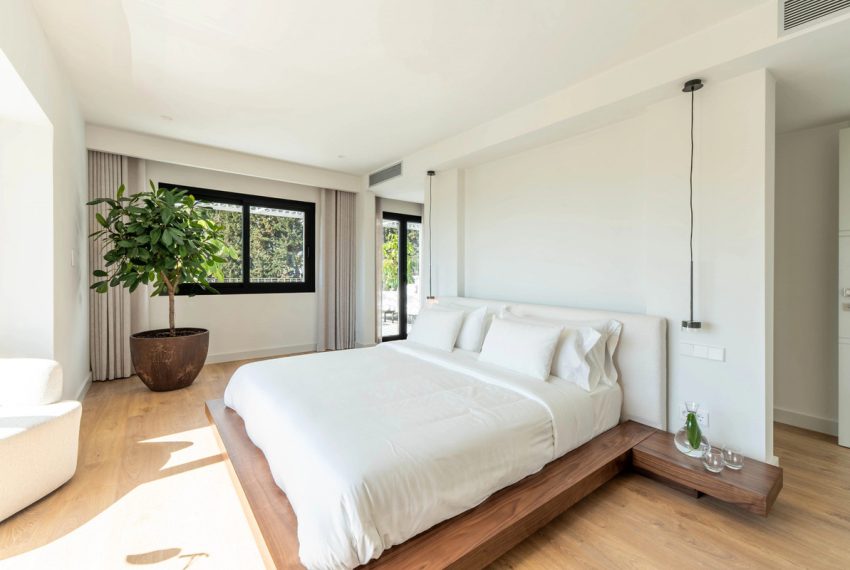 R5018101-Villa-For-Sale-Nueva-Andalucia-Detached-4-Beds-330-Built-15