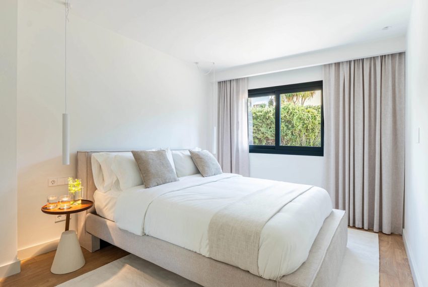 R5018101-Villa-For-Sale-Nueva-Andalucia-Detached-4-Beds-330-Built-17