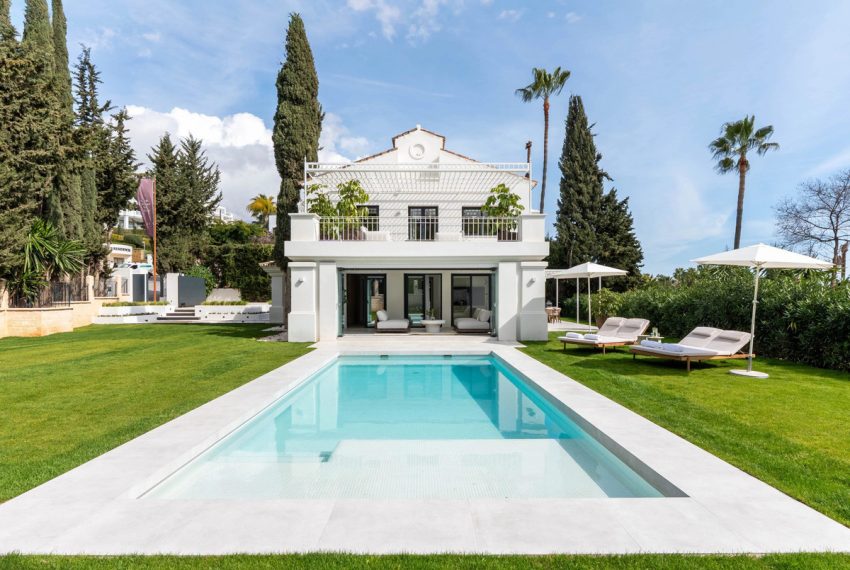 R5018101-Villa-For-Sale-Nueva-Andalucia-Detached-4-Beds-330-Built