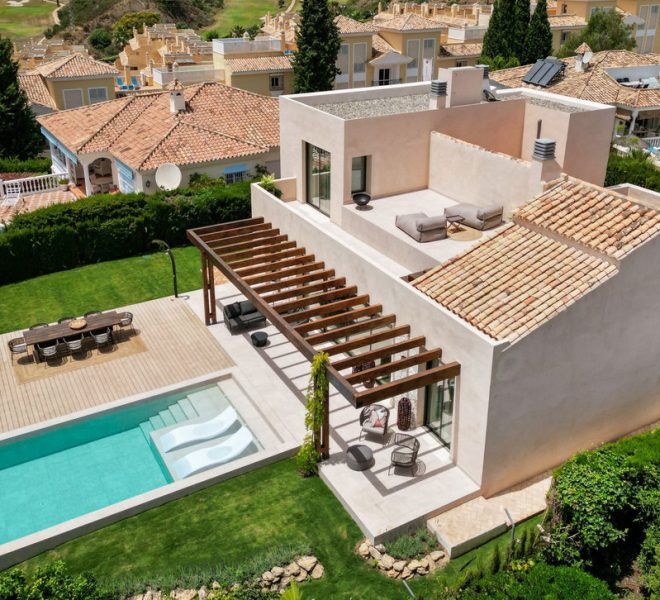 R5018782-Image 1-Detached - 4 Beds - 235 Built