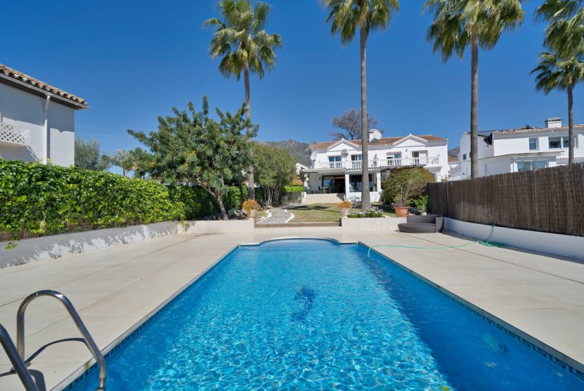 R5018968-Villa-For-Sale-Marbella-Semi-Detached-4-Beds-239-Built-1