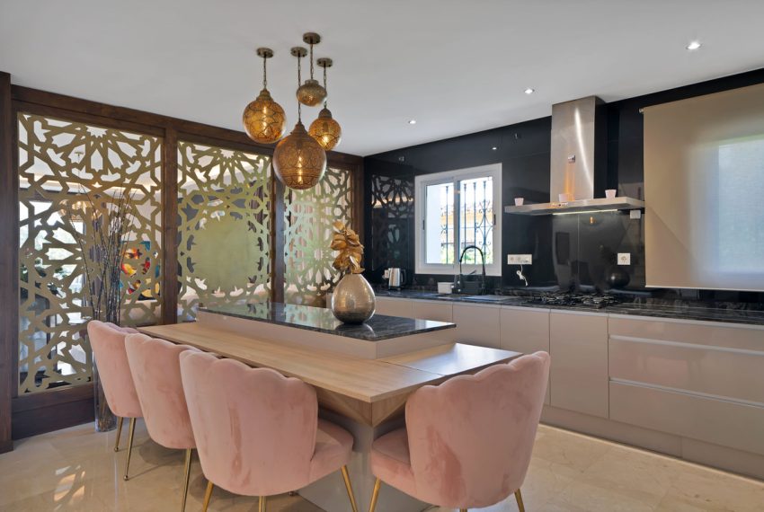 R5018968-Villa-For-Sale-Marbella-Semi-Detached-4-Beds-239-Built-10