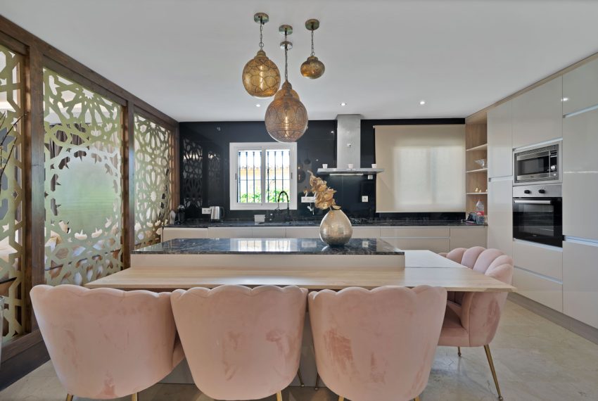 R5018968-Villa-For-Sale-Marbella-Semi-Detached-4-Beds-239-Built-11