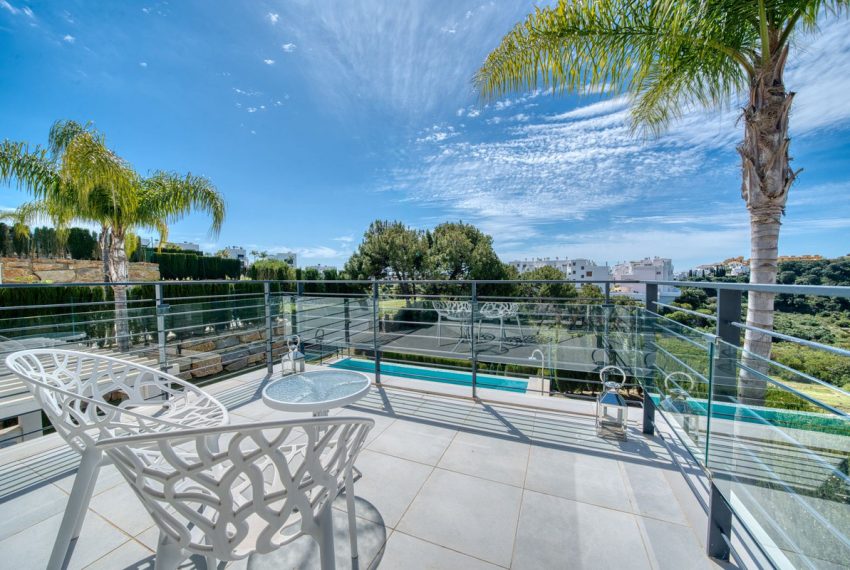 R5019310-Villa-For-Sale-Estepona-Detached-4-Beds-351-Built-1