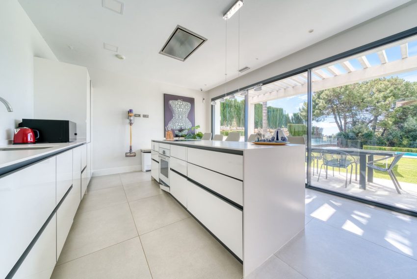 R5019310-Villa-For-Sale-Estepona-Detached-4-Beds-351-Built-4