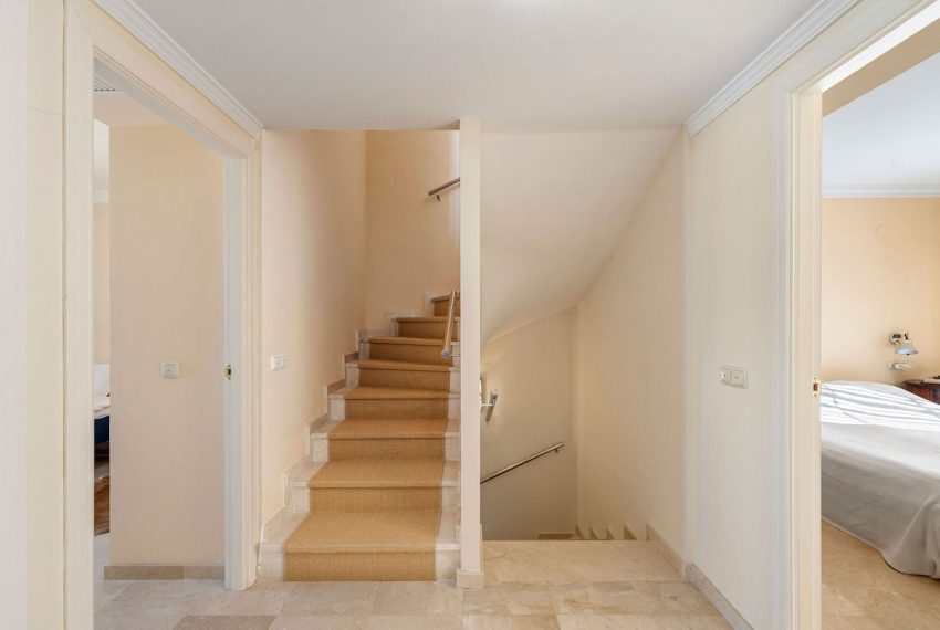 R5019328-Townhouse-For-Sale-Nueva-Andalucia-Terraced-3-Beds-232-Built-10