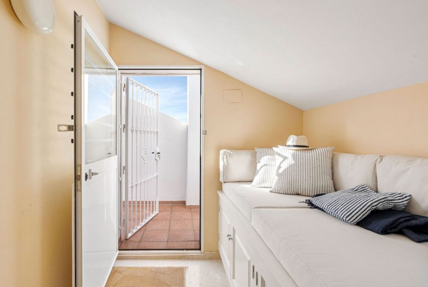 R5019328-Townhouse-For-Sale-Nueva-Andalucia-Terraced-3-Beds-232-Built-16