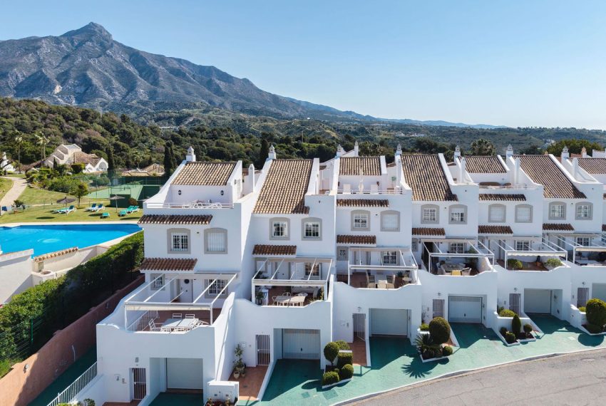 R5019328-Townhouse-For-Sale-Nueva-Andalucia-Terraced-3-Beds-232-Built