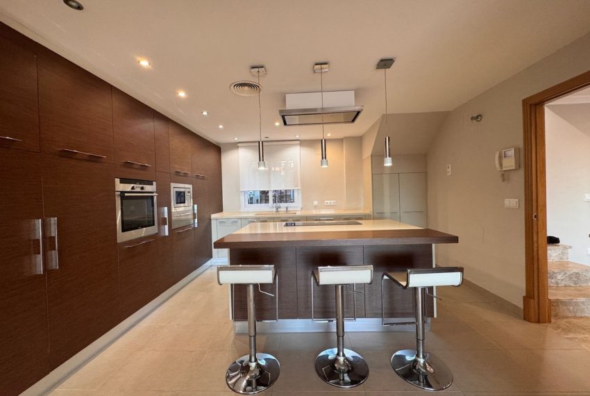 R5020255-Villa-For-Sale-Marbella-Semi-Detached-4-Beds-170-Built-2