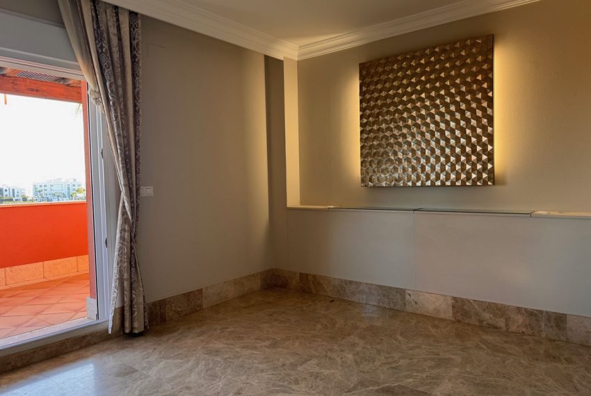 R5020255-Villa-For-Sale-Marbella-Semi-Detached-4-Beds-170-Built-4
