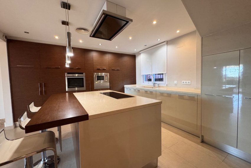 R5020255-Villa-For-Sale-Marbella-Semi-Detached-4-Beds-170-Built-5