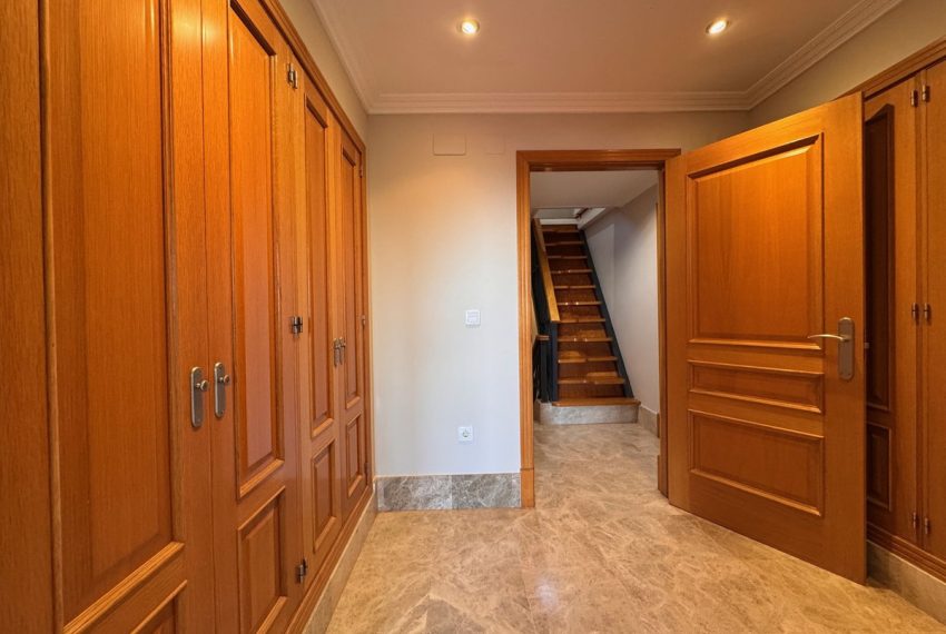 R5020255-Villa-For-Sale-Marbella-Semi-Detached-4-Beds-170-Built-6