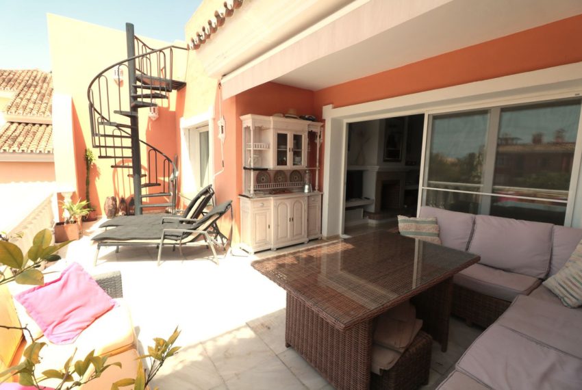 R5021065-Apartment-For-Sale-New-Golden-Mile-Penthouse-2-Beds-110-Built-12
