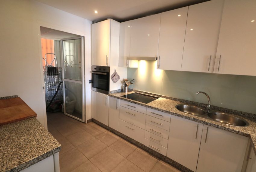 R5021065-Apartment-For-Sale-New-Golden-Mile-Penthouse-2-Beds-110-Built-7