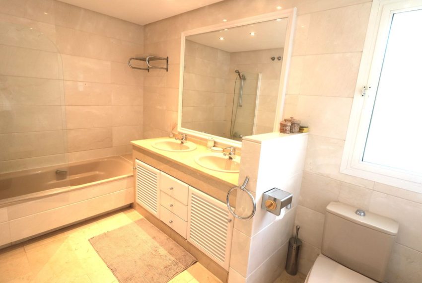 R5021065-Apartment-For-Sale-New-Golden-Mile-Penthouse-2-Beds-110-Built-8