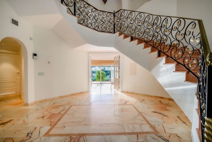 R5023432-Villa-For-Sale-Nueva-Andalucia-Detached-6-Beds-706-Built-10