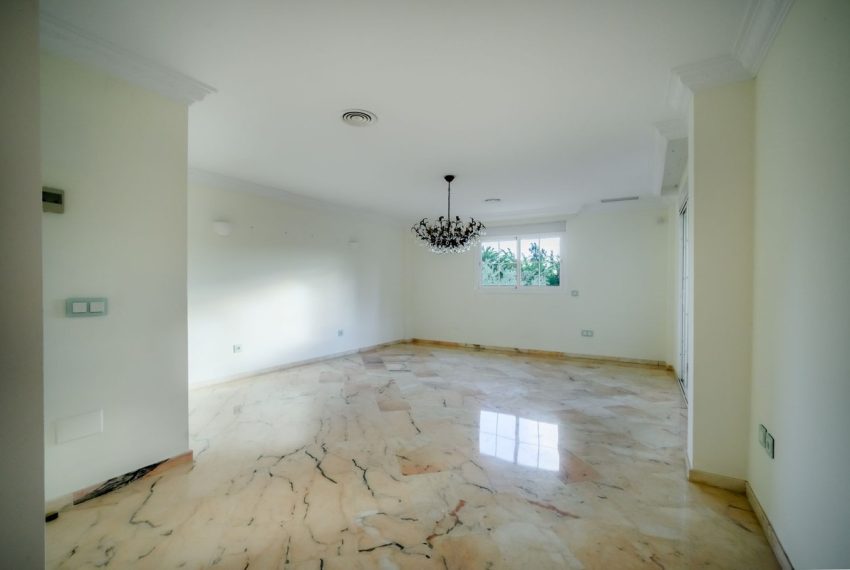 R5023432-Villa-For-Sale-Nueva-Andalucia-Detached-6-Beds-706-Built-14