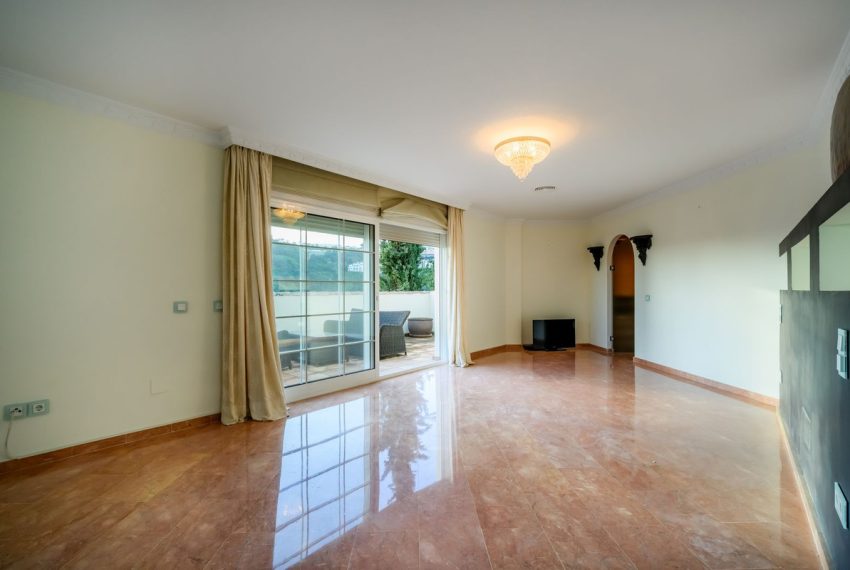 R5023432-Villa-For-Sale-Nueva-Andalucia-Detached-6-Beds-706-Built-16