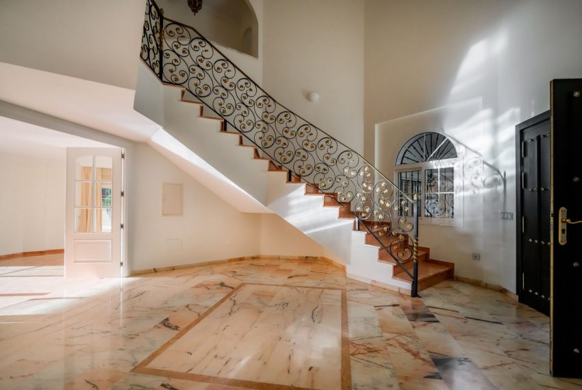 R5023432-Villa-For-Sale-Nueva-Andalucia-Detached-6-Beds-706-Built-17
