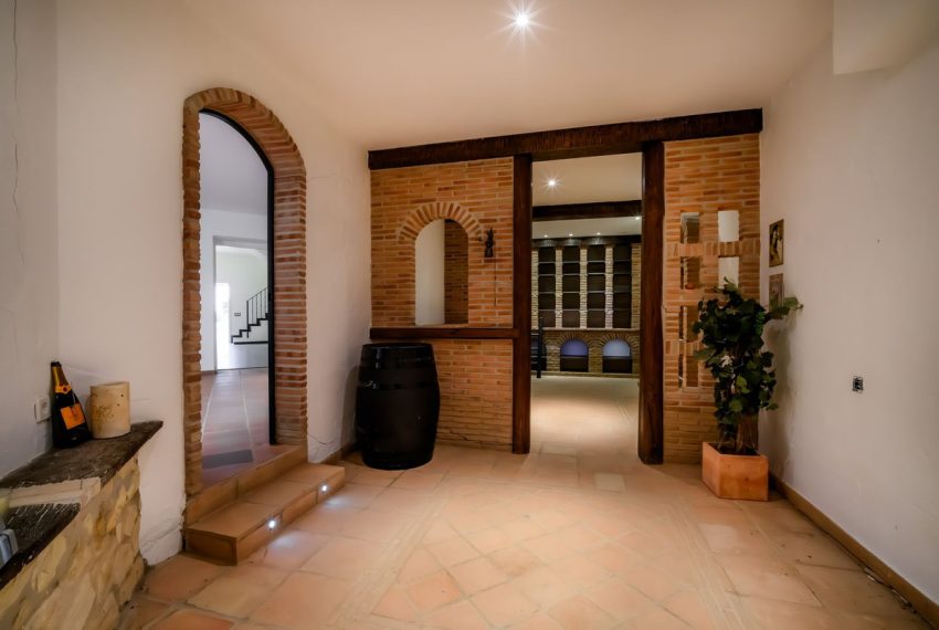 R5023432-Villa-For-Sale-Nueva-Andalucia-Detached-6-Beds-706-Built-18