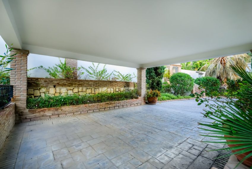 R5023432-Villa-For-Sale-Nueva-Andalucia-Detached-6-Beds-706-Built-19