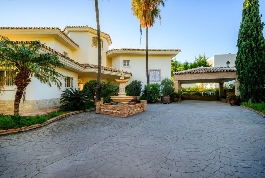 R5023432-Villa-For-Sale-Nueva-Andalucia-Detached-6-Beds-706-Built-5