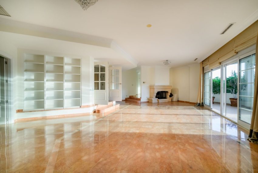R5023432-Villa-For-Sale-Nueva-Andalucia-Detached-6-Beds-706-Built-7