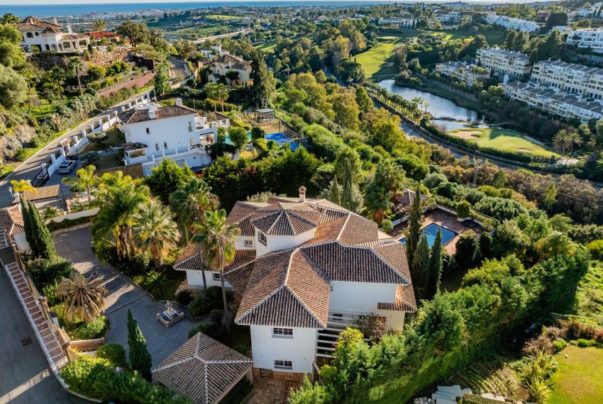 R5023432-Villa-For-Sale-Nueva-Andalucia-Detached-6-Beds-706-Built