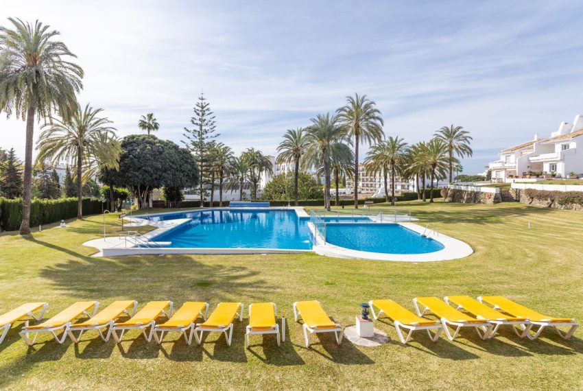R5023489-Apartment-For-Sale-Nueva-Andalucia-Penthouse-2-Beds-117-Built