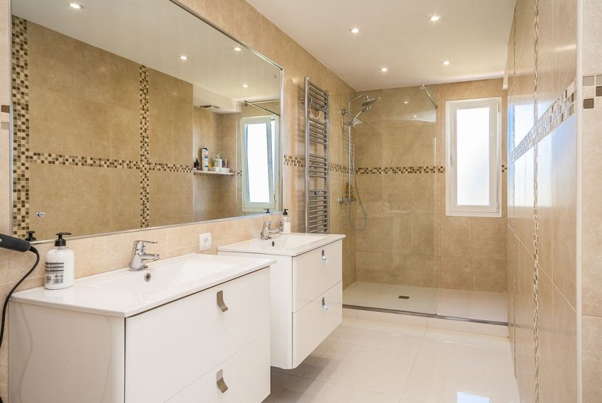 R5023975-Villa-For-Sale-Estepona-Detached-6-Beds-544-Built-11