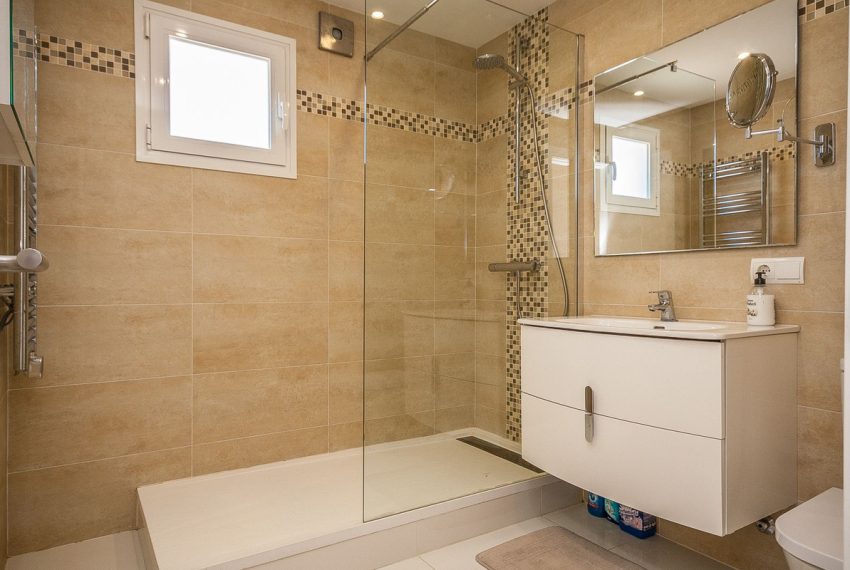 R5023975-Villa-For-Sale-Estepona-Detached-6-Beds-544-Built-16