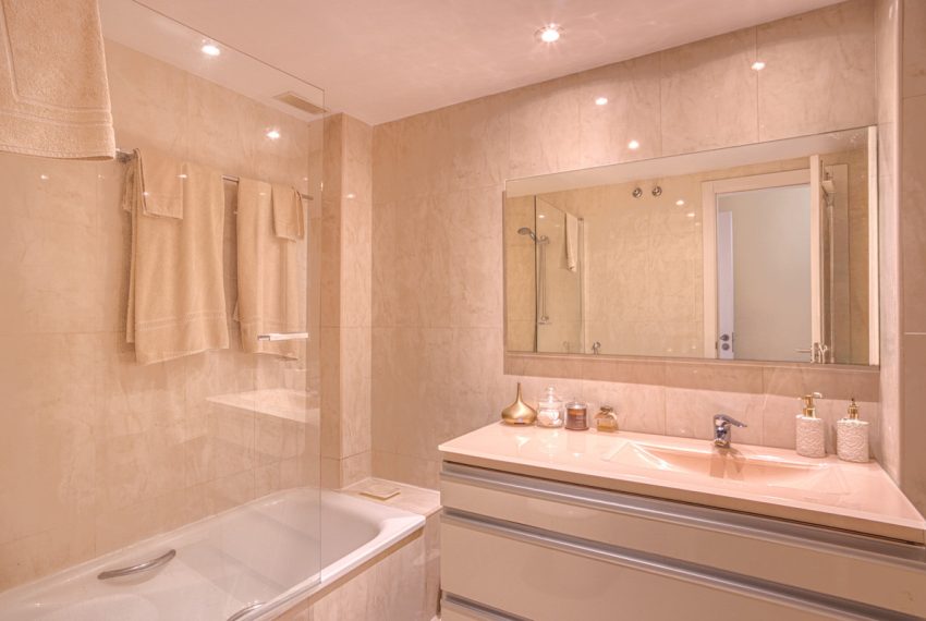 R5024791-Apartment-For-Sale-The-Golden-Mile-Middle-Floor-3-Beds-141-Built-17