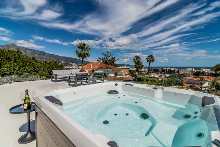 R5024821-Villa-For-Sale-Nueva-Andalucia-Detached-8-Beds-951-Built-10
