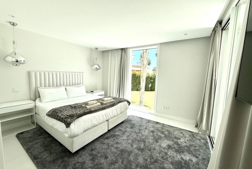 R5024821-Villa-For-Sale-Nueva-Andalucia-Detached-8-Beds-951-Built-14