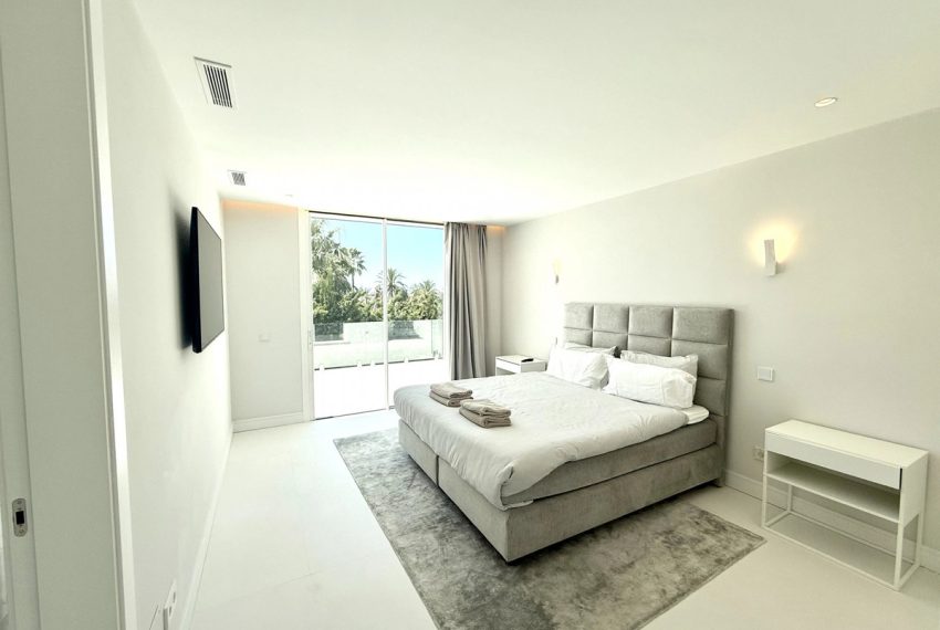 R5024821-Villa-For-Sale-Nueva-Andalucia-Detached-8-Beds-951-Built-15