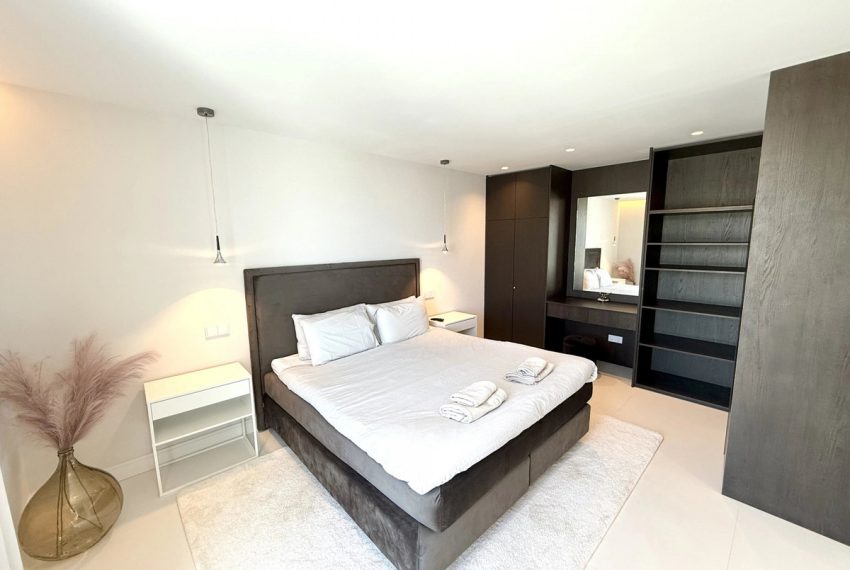 R5024821-Villa-For-Sale-Nueva-Andalucia-Detached-8-Beds-951-Built-16