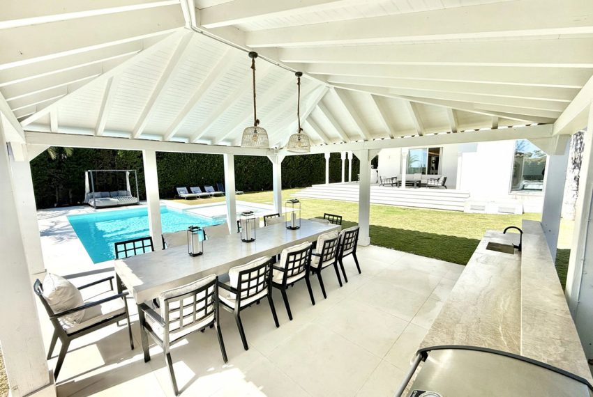 R5024821-Villa-For-Sale-Nueva-Andalucia-Detached-8-Beds-951-Built-2