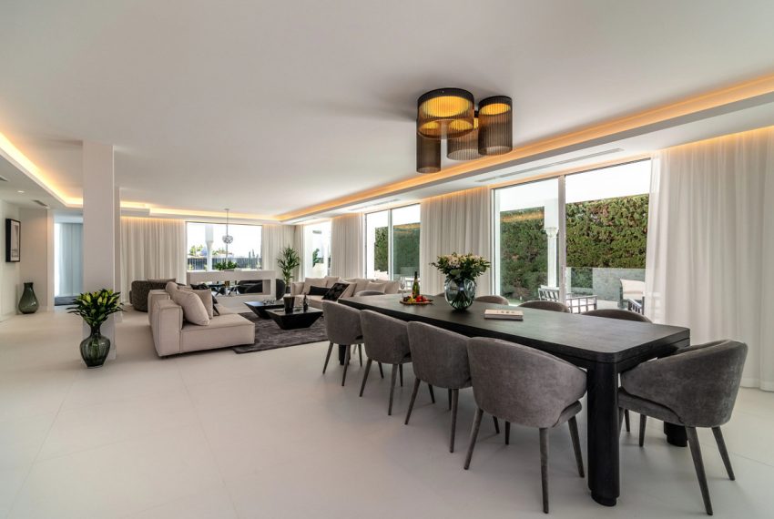 R5024821-Villa-For-Sale-Nueva-Andalucia-Detached-8-Beds-951-Built-5