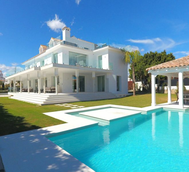R5024821-Image 1-Detached - 8 Beds - 951 Built
