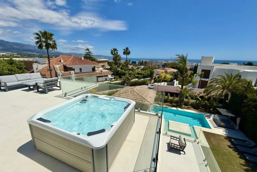 R5024821-Villa-For-Sale-Nueva-Andalucia-Detached-8-Beds-951-Built-7